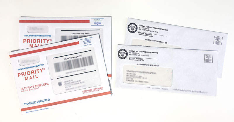 グリーンカードと社会保障番号カードの封筒